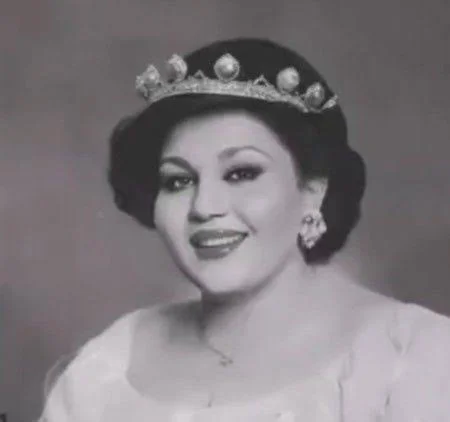 کاور «عالم یک رنگی»